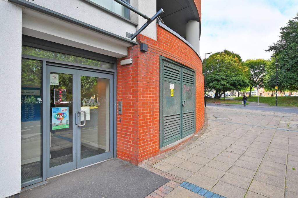 Perfectly Located City Centre Studio Apartment - West One With Free Wifi, Gym Access, Netflix Sheffield Exterior foto