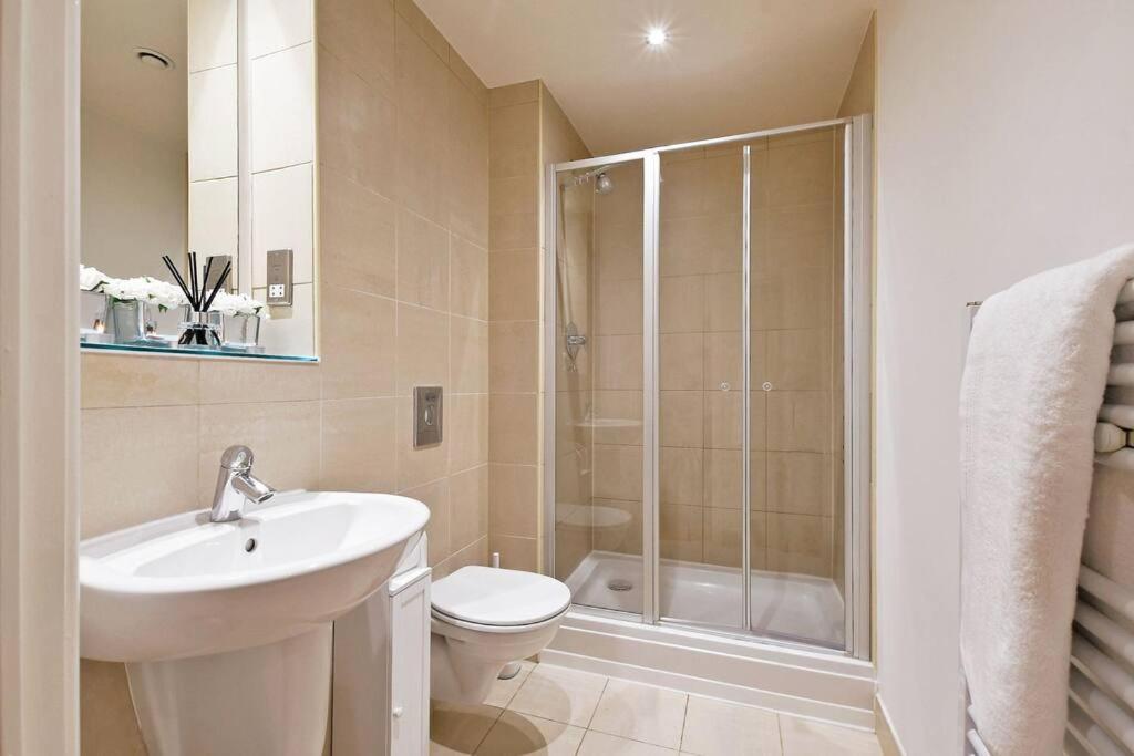 Perfectly Located City Centre Studio Apartment - West One With Free Wifi, Gym Access, Netflix Sheffield Exterior foto