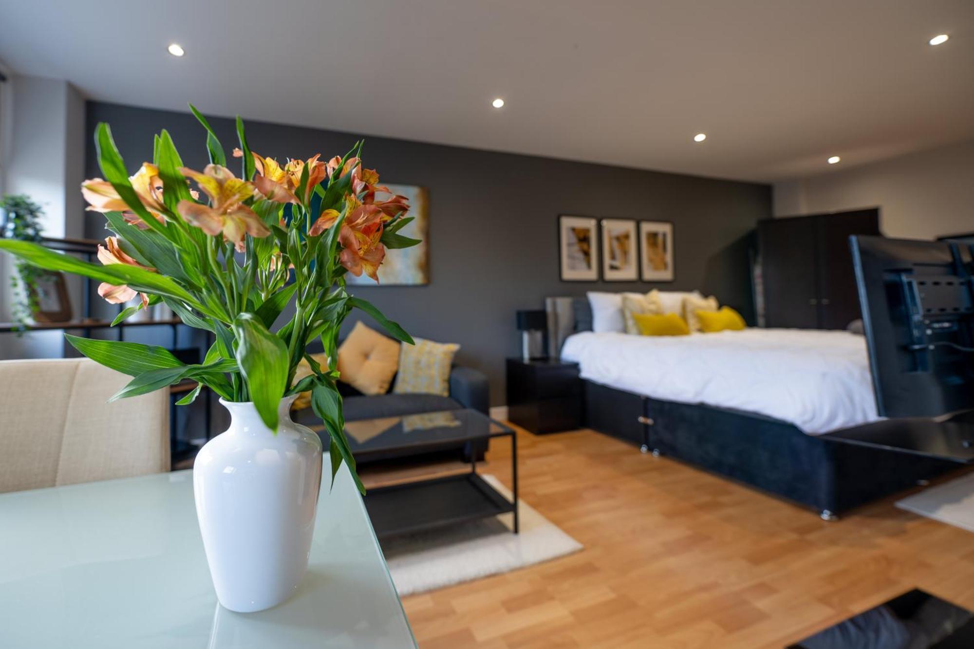 Perfectly Located City Centre Studio Apartment - West One With Free Wifi, Gym Access, Netflix Sheffield Exterior foto